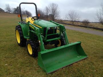 2010 JOHN DEERE 3038 traktory